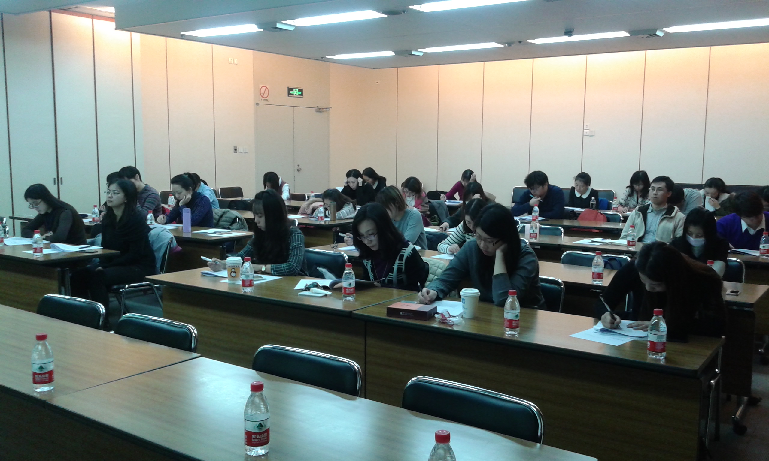 1481249113360097941.jpg 观众全景.jpg